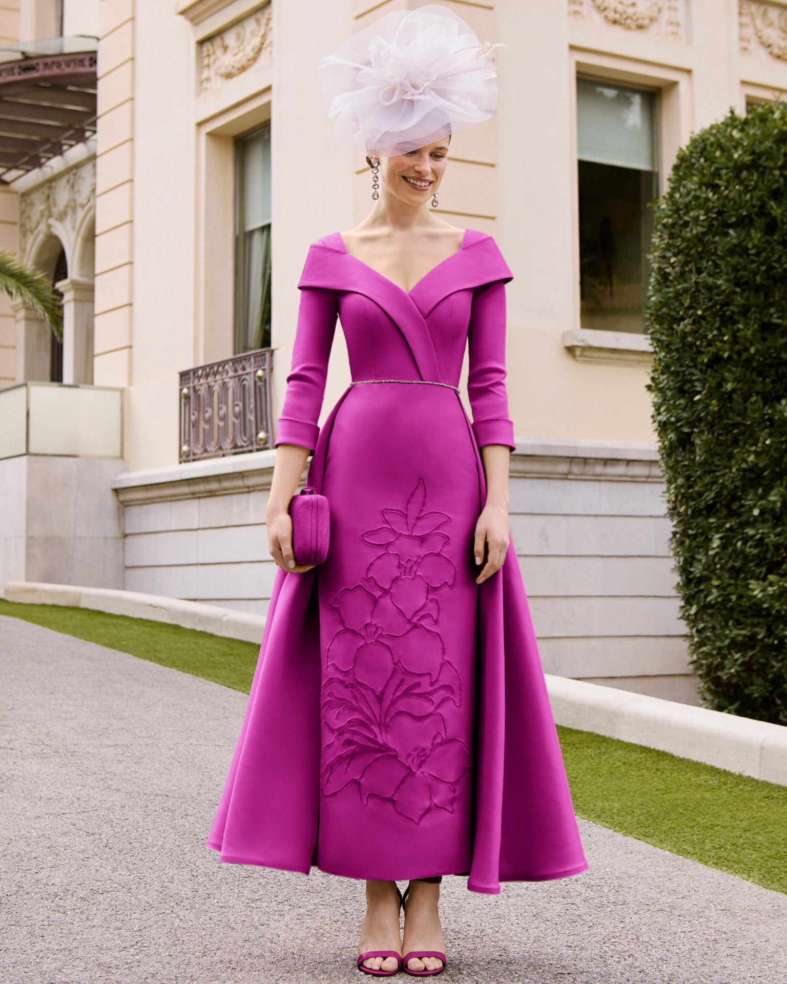 Vestido Couture Club Midi Neopreno Escote Barco Bordado Floral Vuelo